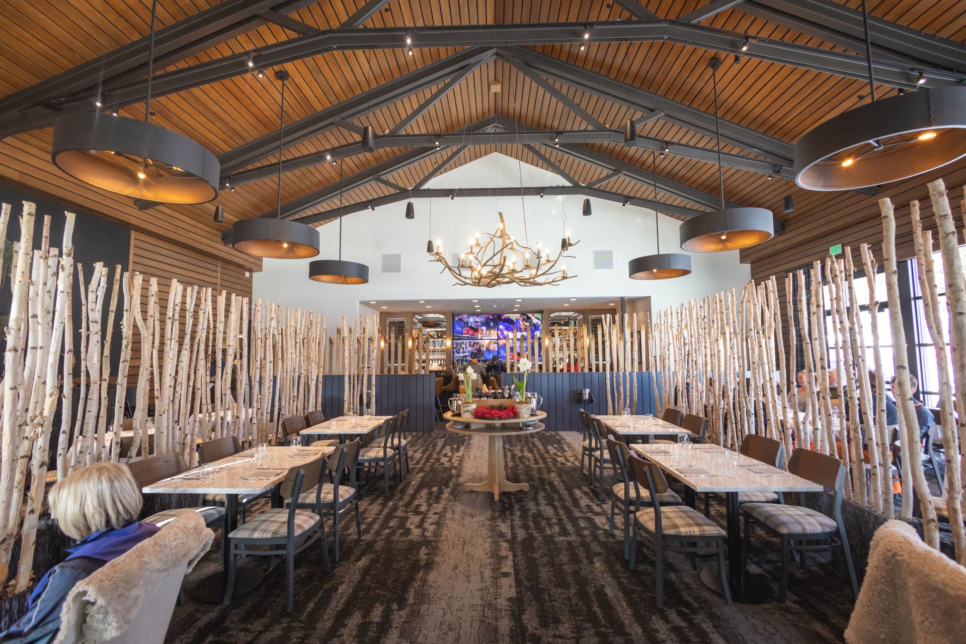 Trapper's dining room facing the bar