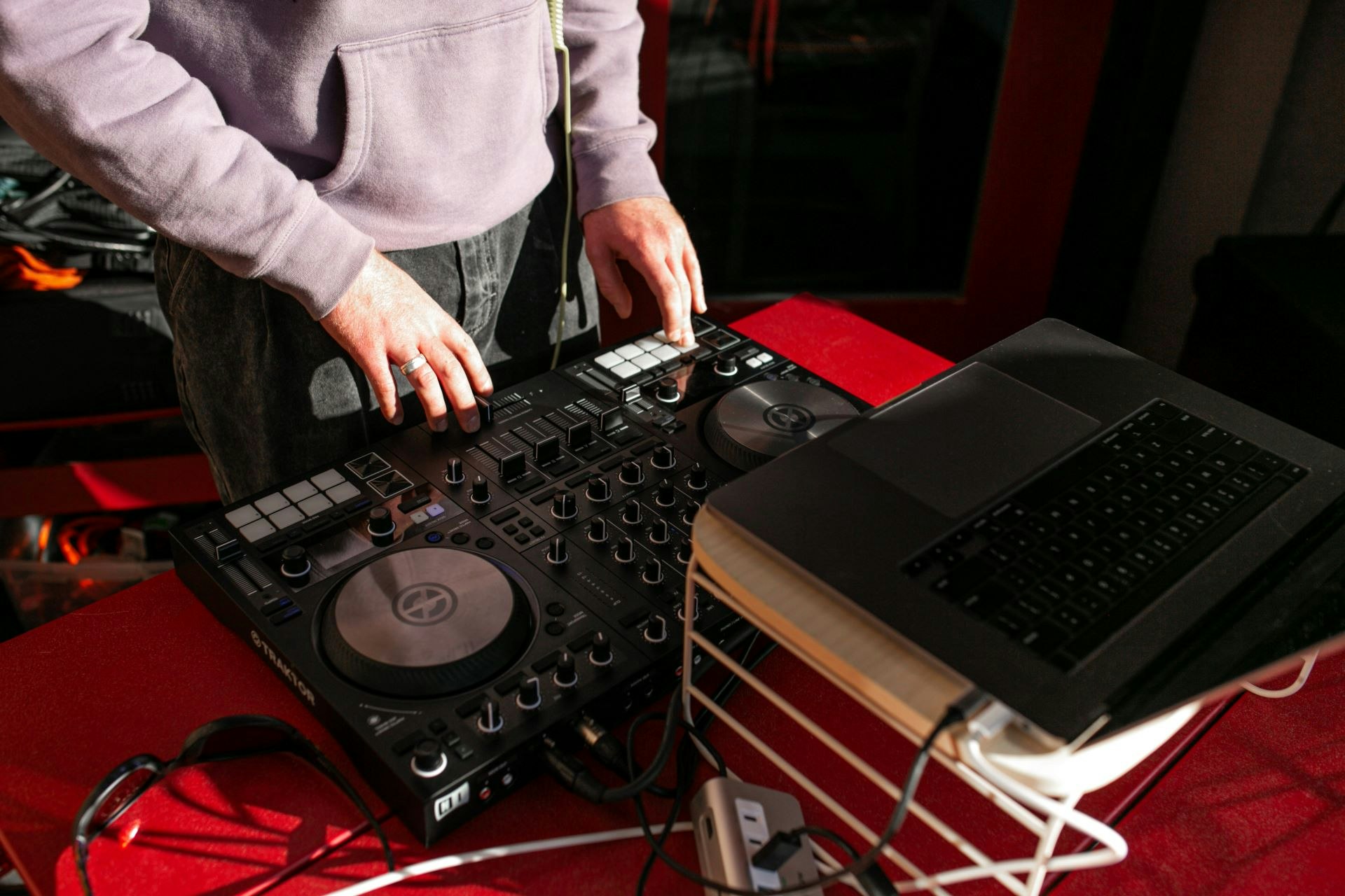 DJ Fin mixing beats