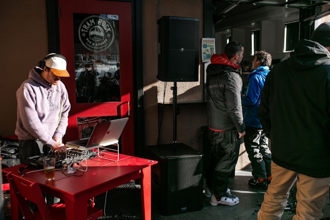DJ Fin Mixing Beats