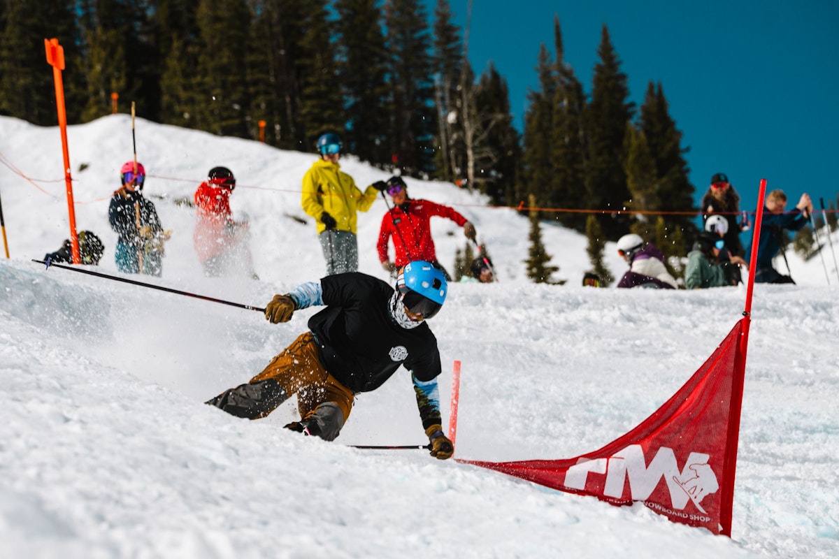 Skiier turning around gate in Dick's Ditch