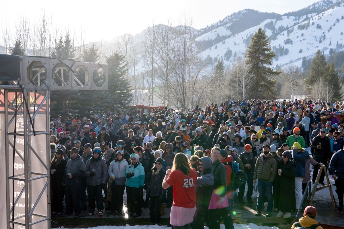 Crowd at Road to Rendezvous