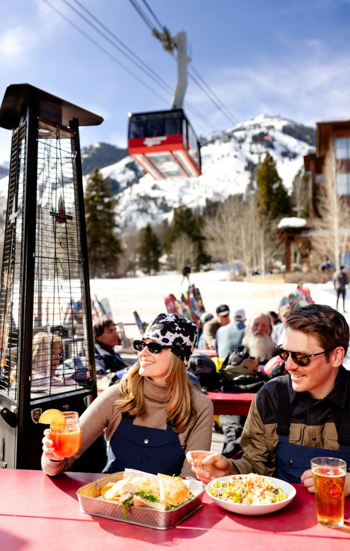 Tram Dock Apres outside