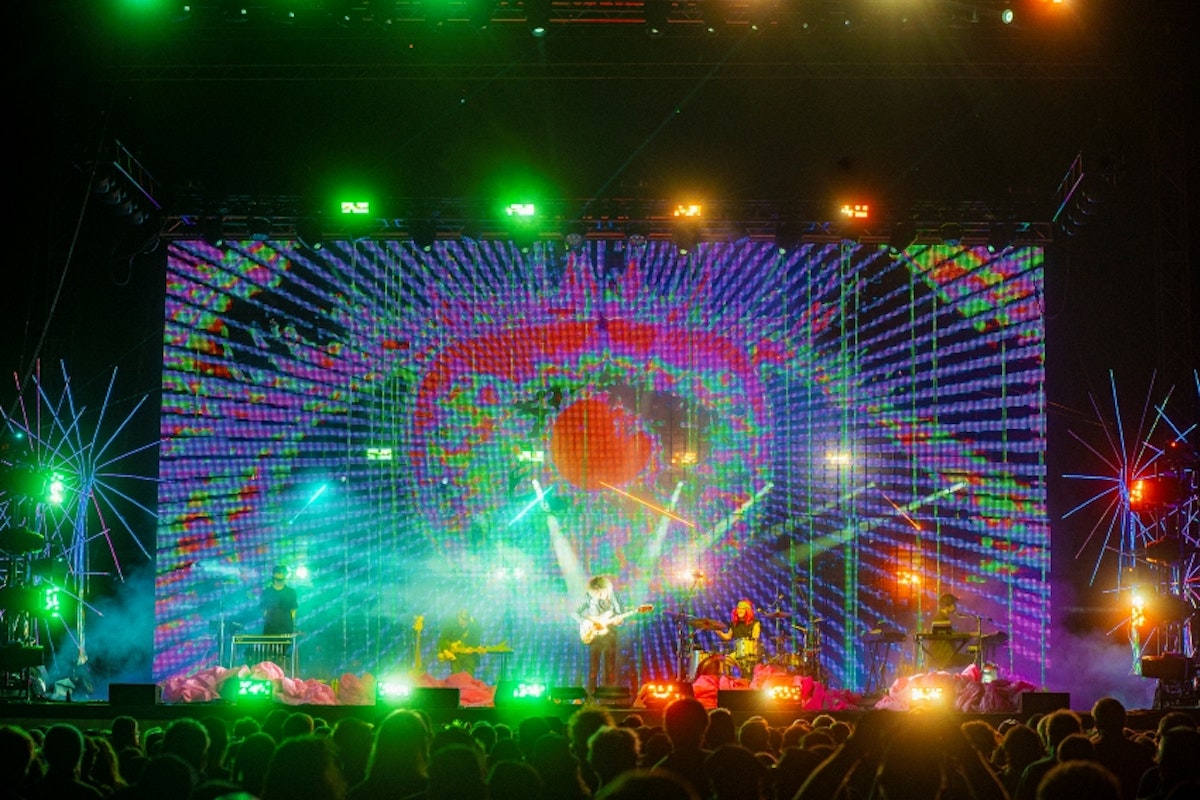 Flaming Lips live, full band in front of crowd