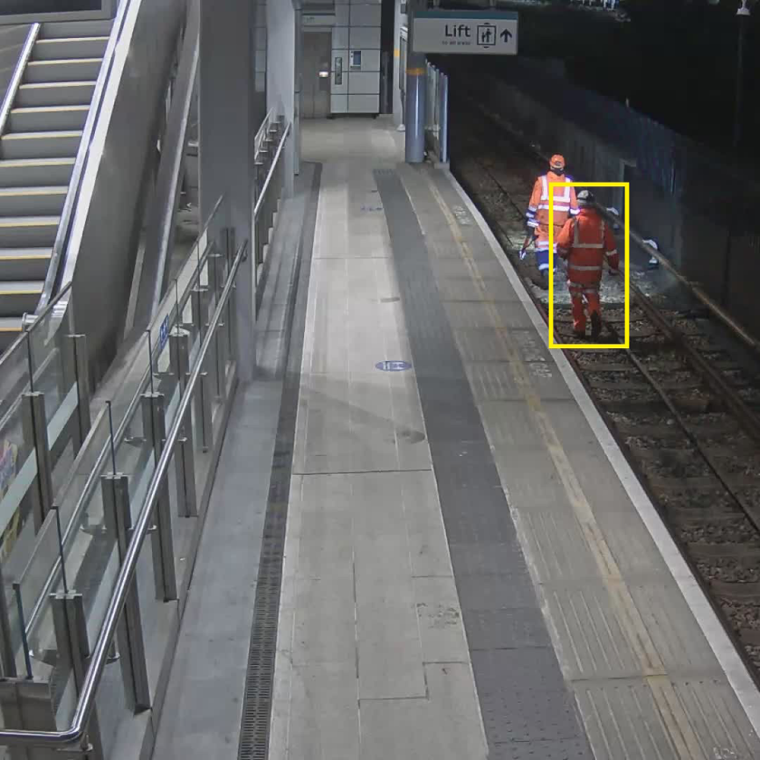 A Docklands Light Railway employee on the tracks is recognized by a camera thanks to artificial intelligence. His silhouette is surrounded by a yellow frame.