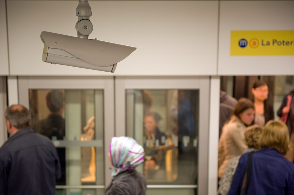 Security camera on a platform of the Keolis network