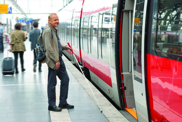 Personne malvoyante dans les transports