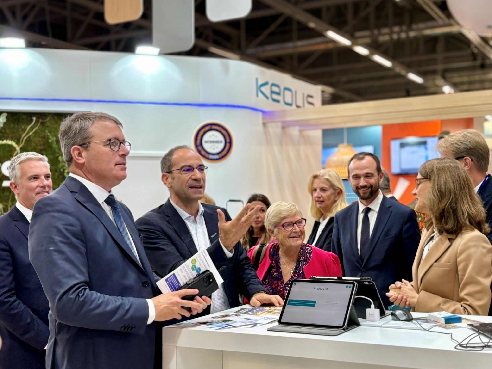 photo François DUROVRAY, Ministre délégué en charge des Transports, sur le stand Keolis