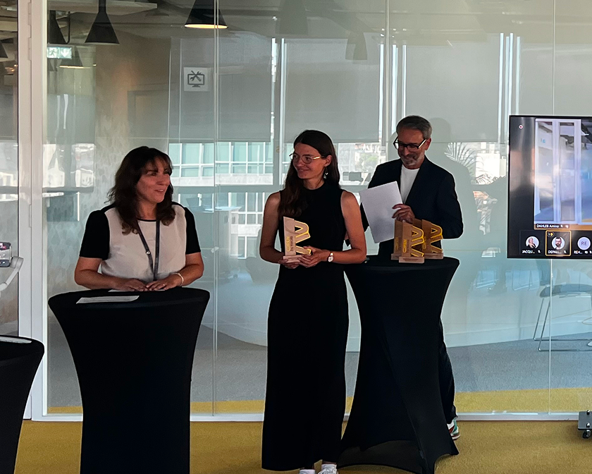 Award presented by Lydie Jallier to Lucie Adisson for the Kustomize project