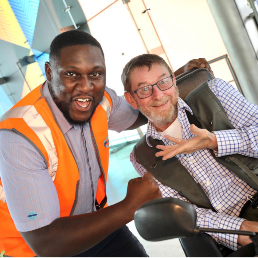 KeolisAmey Docklands améliore l'accessibilité des transports publics grâce à des solutions de mobilité inclusive. Découvrez le programme DLR Community Assist.