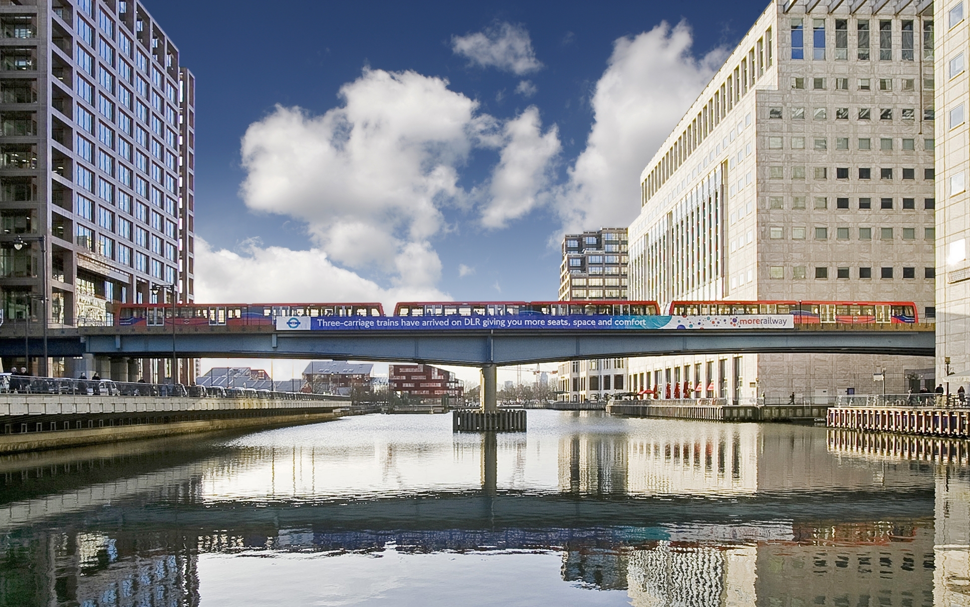 Le Docklands Light Railway (DLR) est un réseau ferroviaire sans conducteur qui dessert certaines parties de l'est et du sud-est de Londres. Le Docklands Light Railway (DLR) est un réseau ferroviaire sans conducteur qui dessert certaines parties de l'est et du sud-est de Londres.