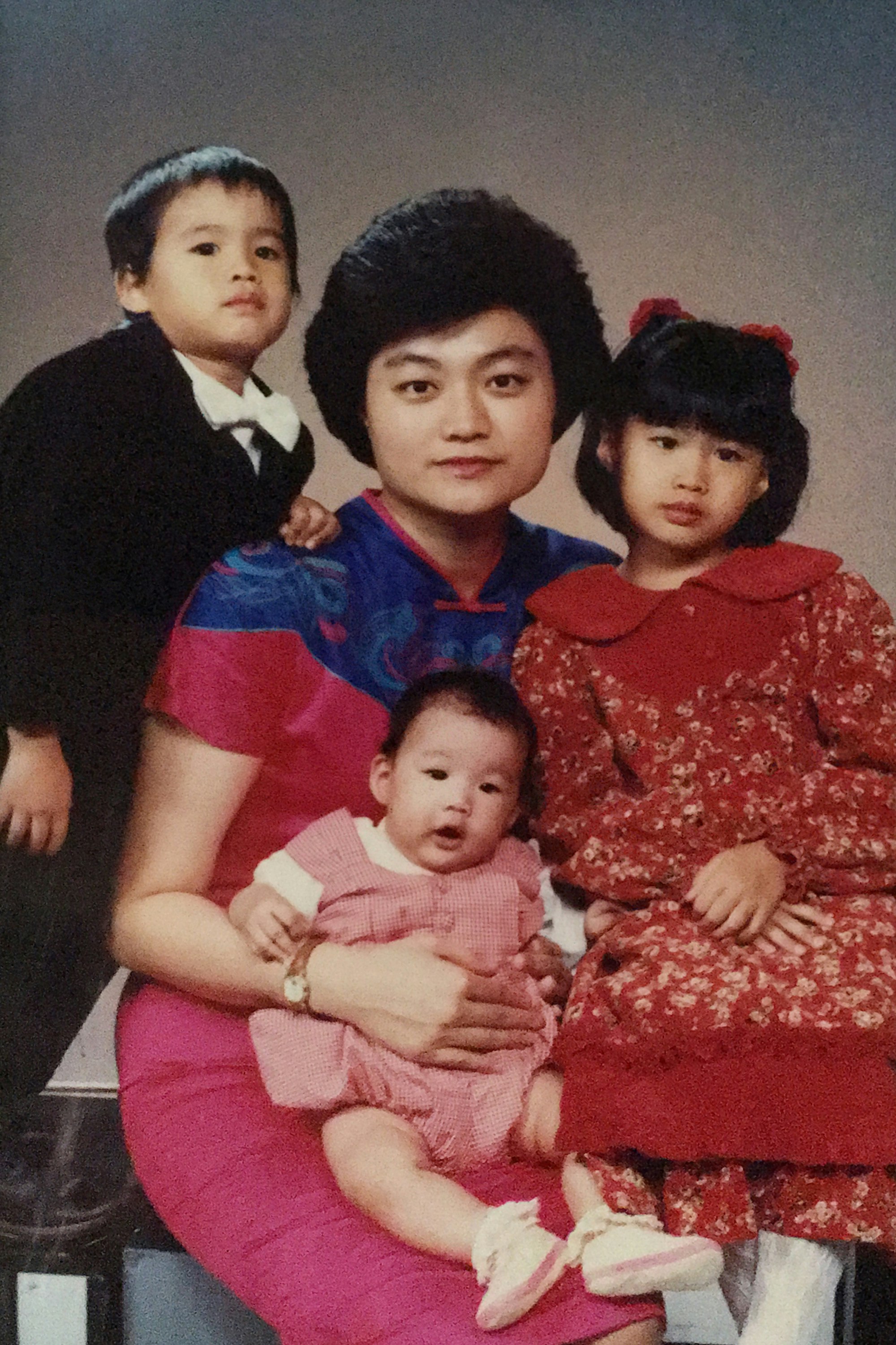 Portrait of Li (baby), her mother and siblings, Taipei, Taiwan. 1993. 