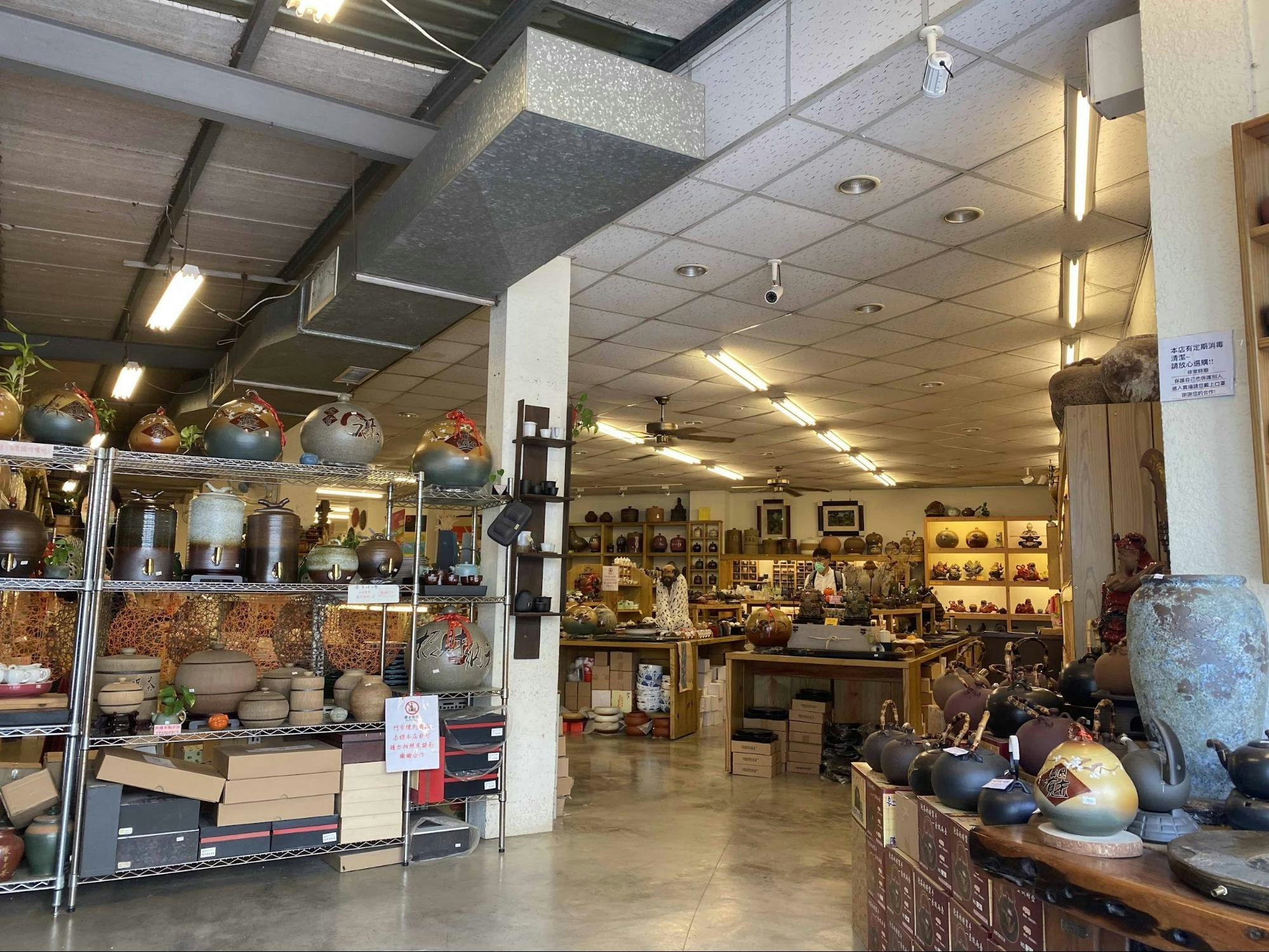 Shop selling traditional ceramics; photo: Annette An-Jen Liu 