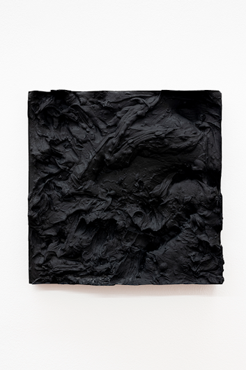 Kien Situ, Shanshui (Wall Plate), 2020, Chinese Mò ink, gypsum plaster, 48 x 48 x 8cm. Courtesy the artist.