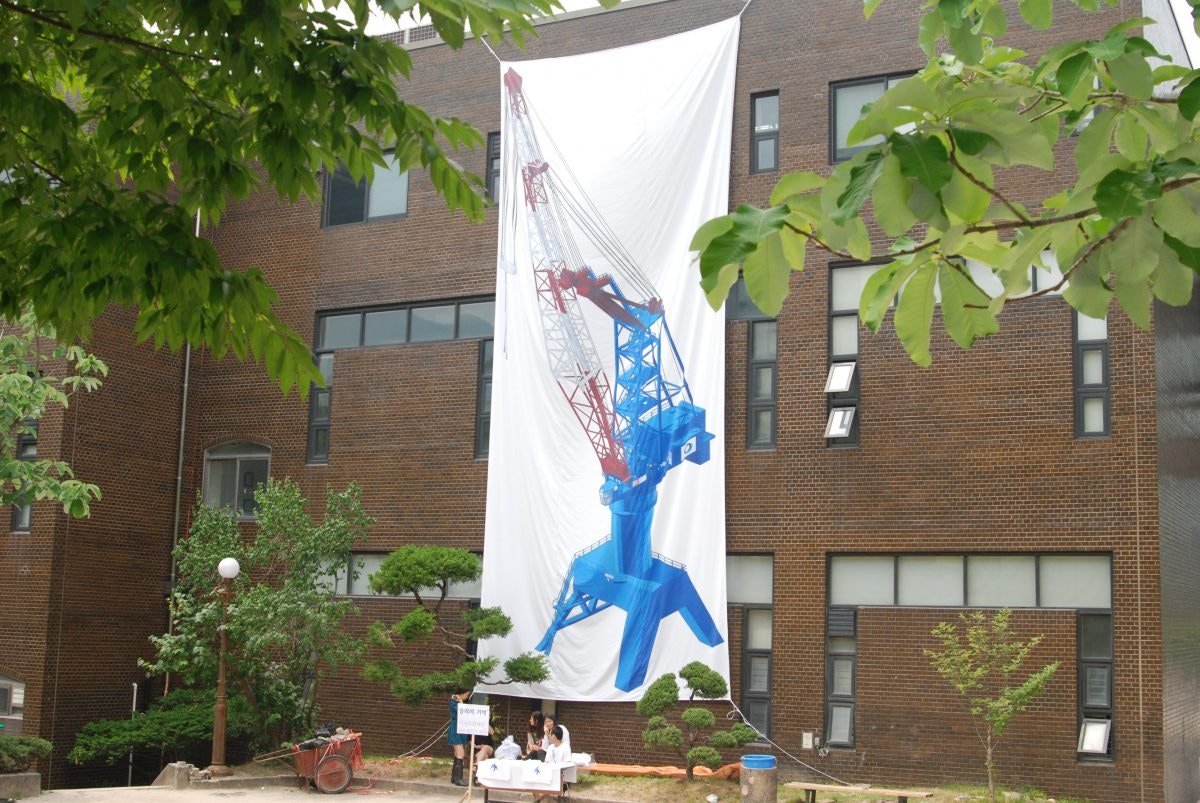 Sunwoo Hoon public intervention, 2018. Photo courtesy the artist.