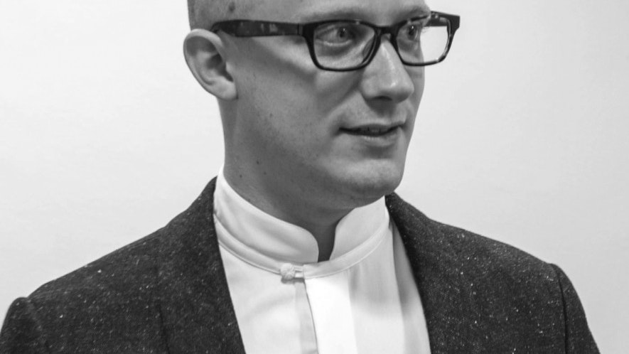 A black and white headshot photo of Robin Peckham