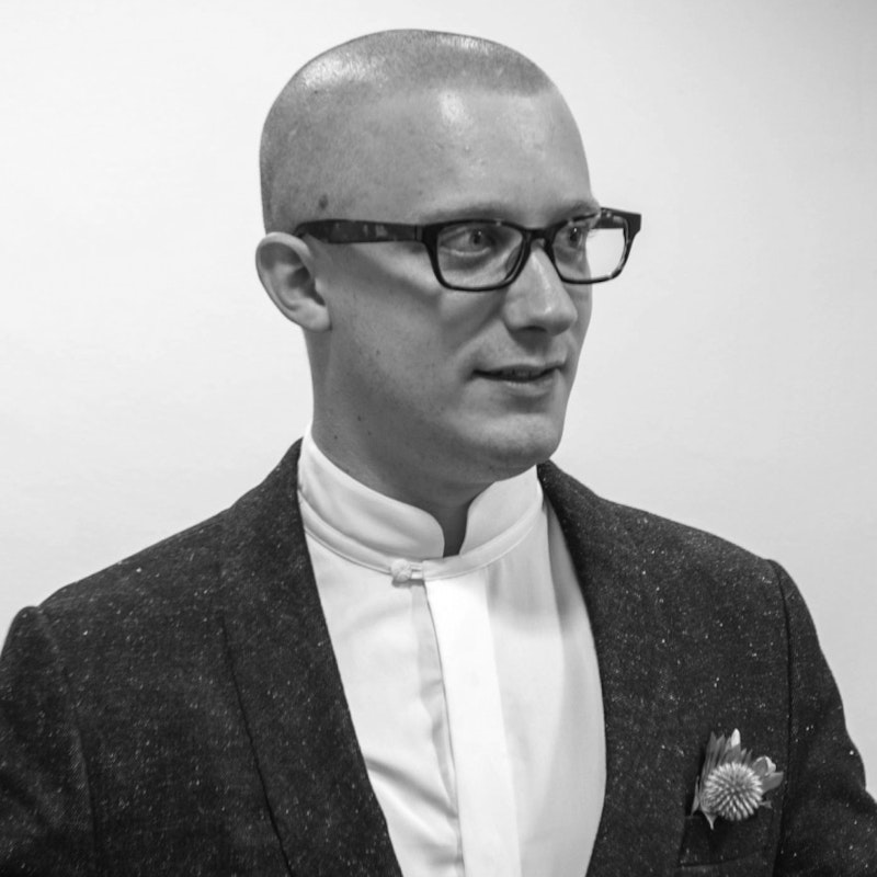 A black and white headshot photo of Robin Peckham