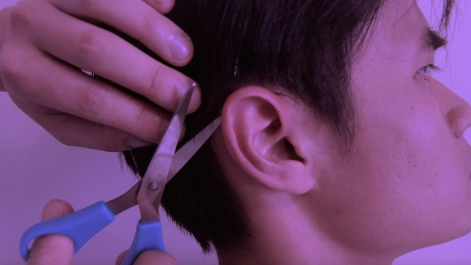 James Nguyen, Tripod (haircut) (2015) image still; single-channel video, sound, 1:42 minutes, looped. Courtesy the artist.