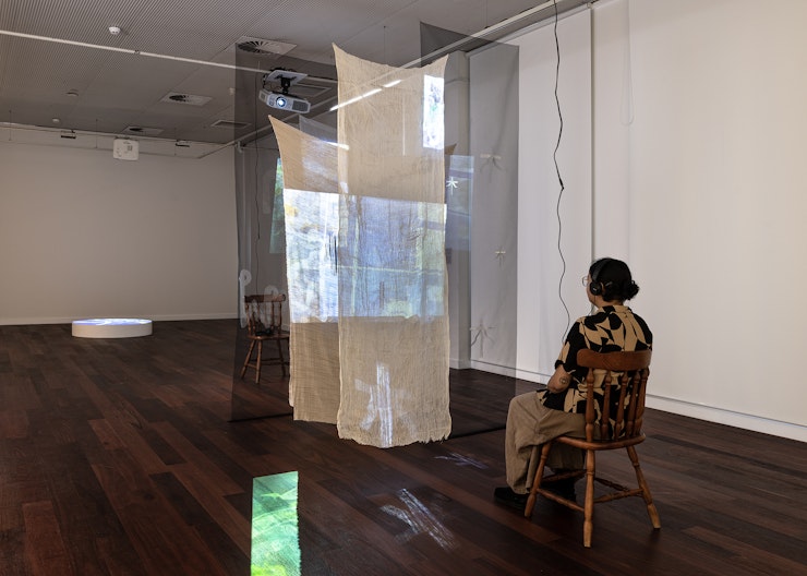 Phaptawan Suwannakudt and Shuxia Chen, Unspoken, 2023, fabric from Thai vegetation fibre (cotton, banana fibre and Kapok), nylon mesh, silver fabric, woven cotton, single-channel video 3m 09s, stereo sound. Commissioned by 4A Centre for Contemporary Asian Art