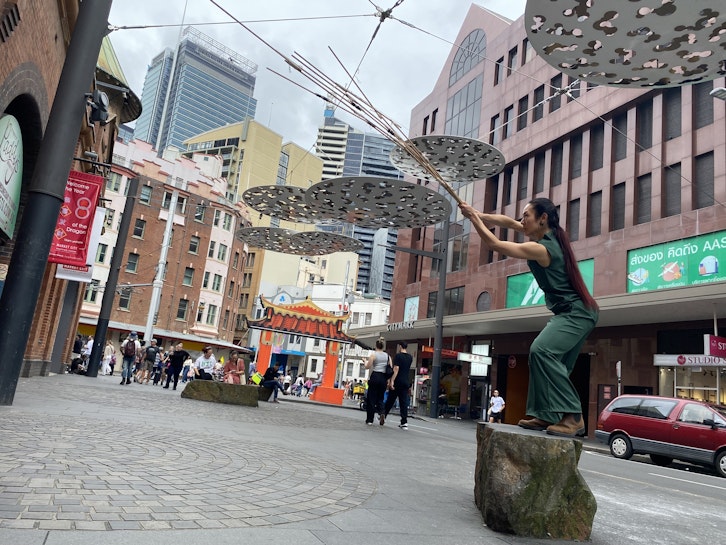WeiZen Ho, Amulet Body (street divination performance documentation), 2024. Image: Nolan Murphy