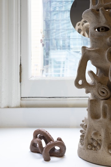 Mai Nguyễn-Long, Vomit Girl: Vigit (Worana 2), 2017–2022, heavily grogged terracotta clay fired to 1120, 9 x 16 x 12cm. Courtesy the artist and Michael Reid, Sydney + Berlin