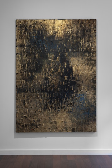 Kirtika Kain, Blue Bloods XVII, 2023, cotton wicks, rangoli pigment, tar, gold leaf, acrylic paint, 214 x 152cm. Courtesy the artist and Roslyn Oxley9 Gallery, Sydney.