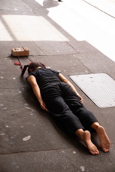 Weizen Ho, material : brick ~ material : body (performance view), 2026. Photograph by Christina Mishell.