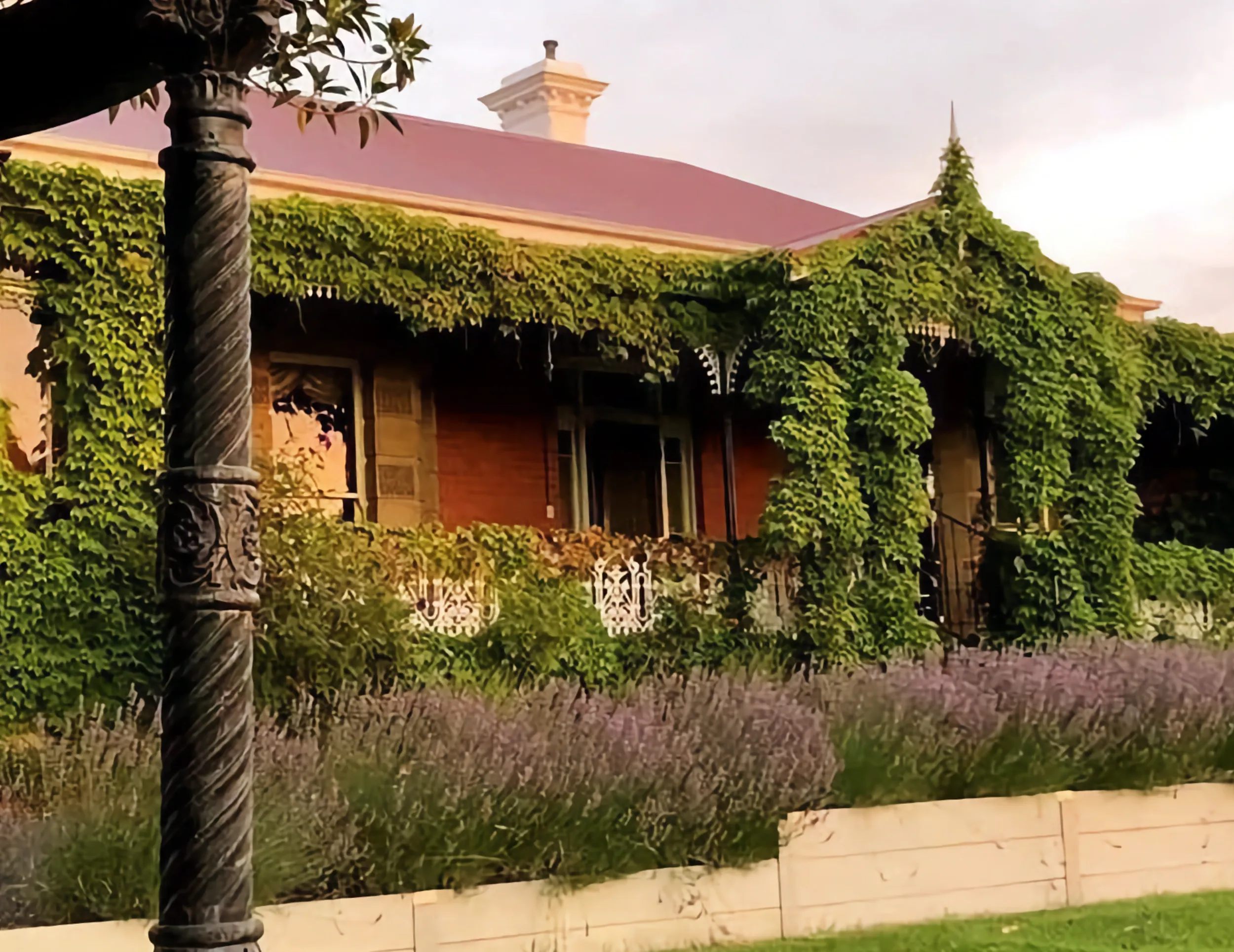 Front view of the Duart Homestead.