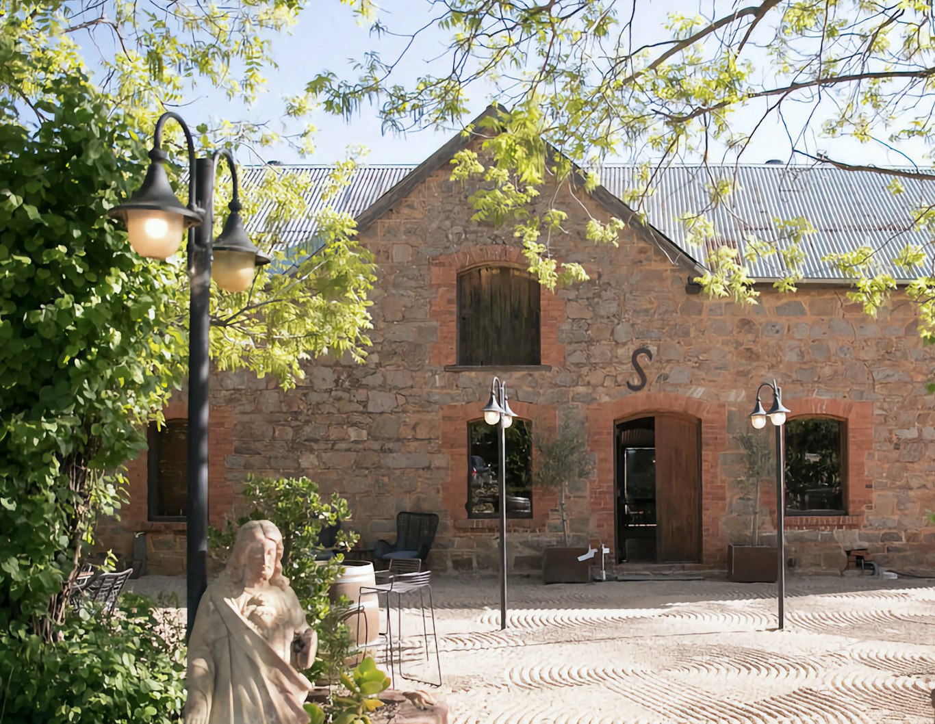 Exterior of Magpies Nest