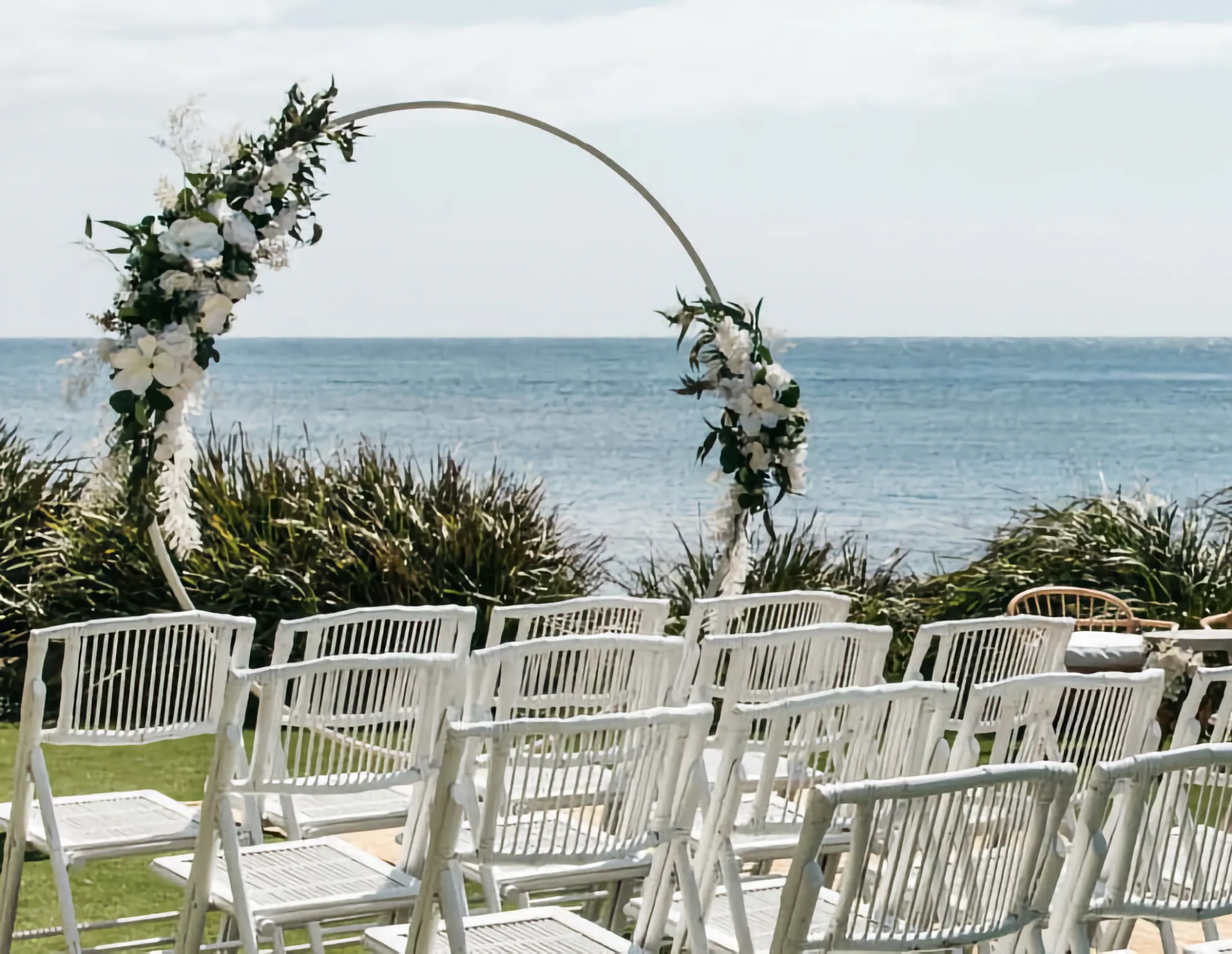 Outdoor wedding ceremoney at the Long Reef Gold Club