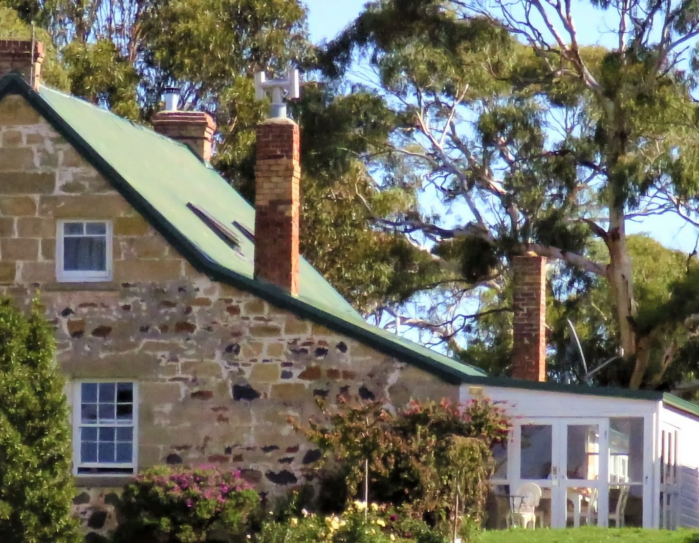 Exterior of Craigie Knowe