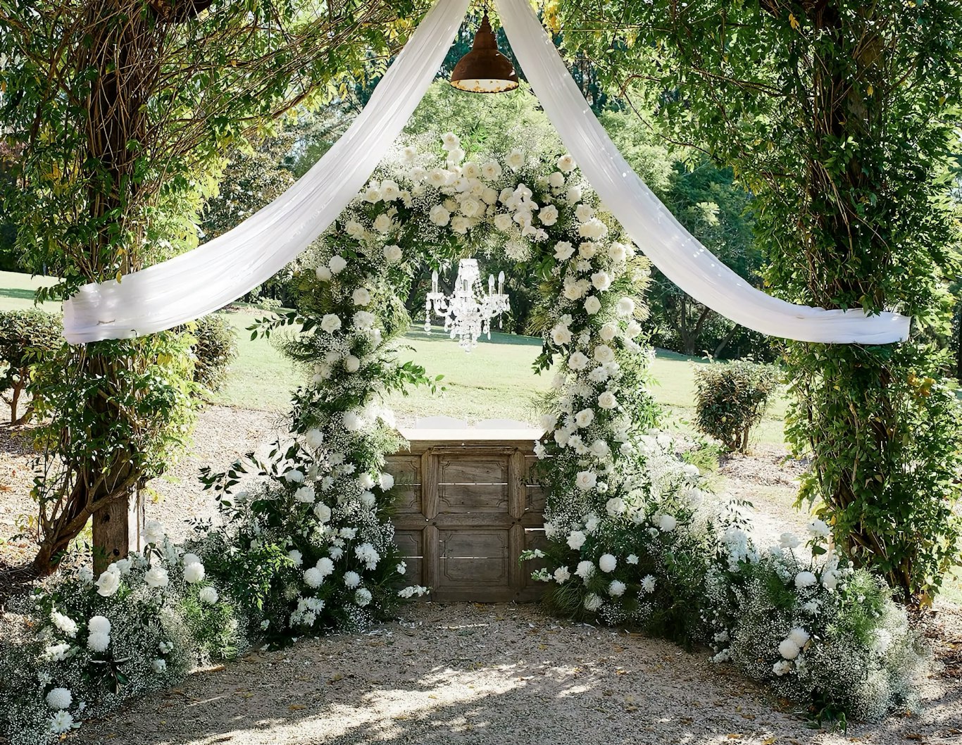Outdoor wedding ceremony at Fernbank Farm