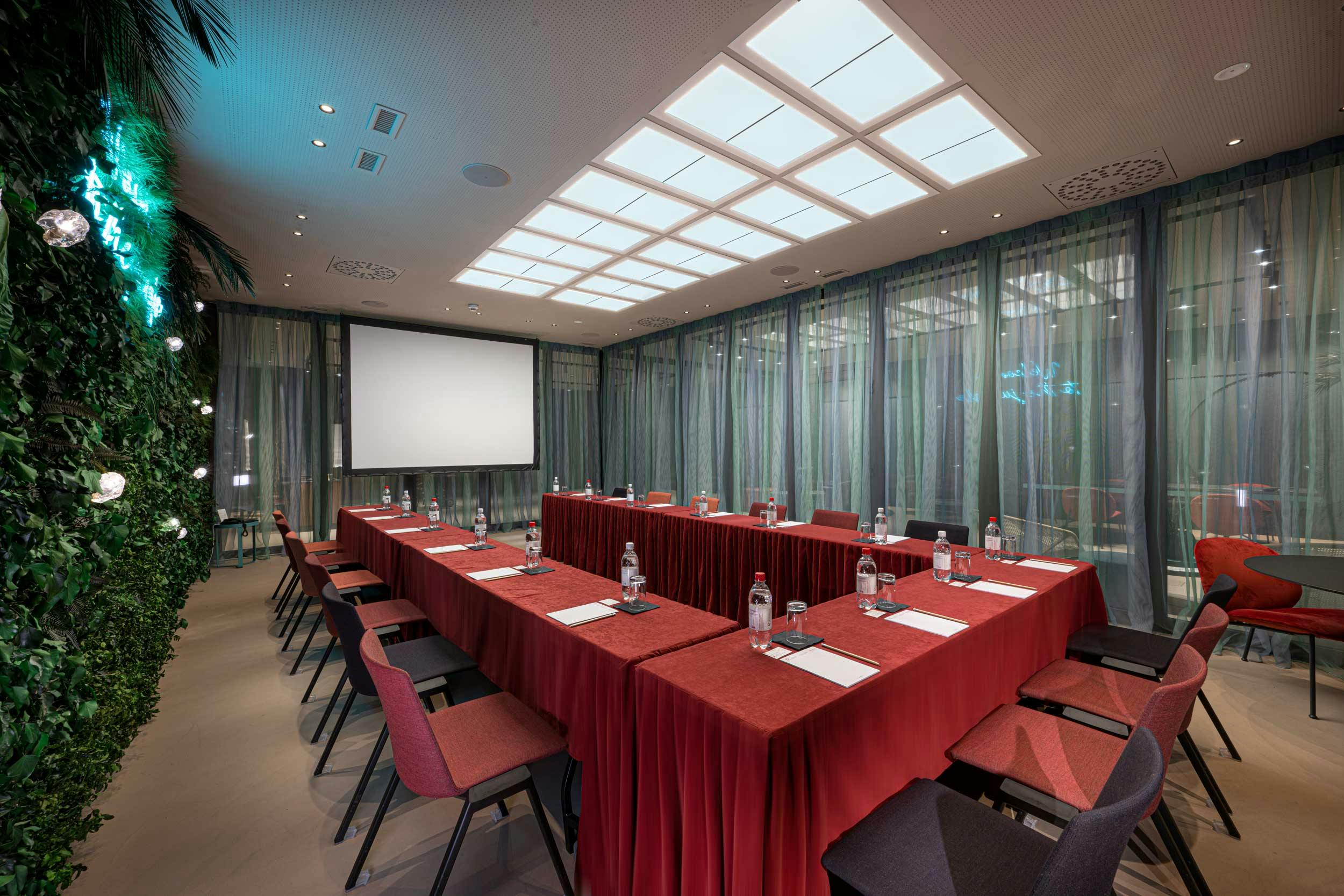 Cover Image for meeting room 