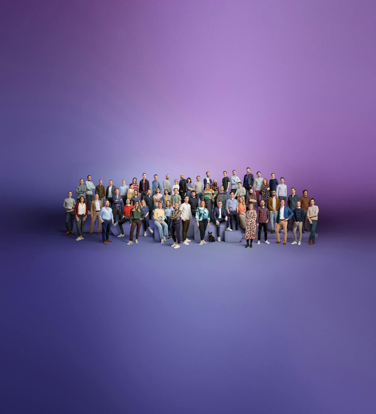 A photo showing all Craftzing employees standing side by side in a group formation