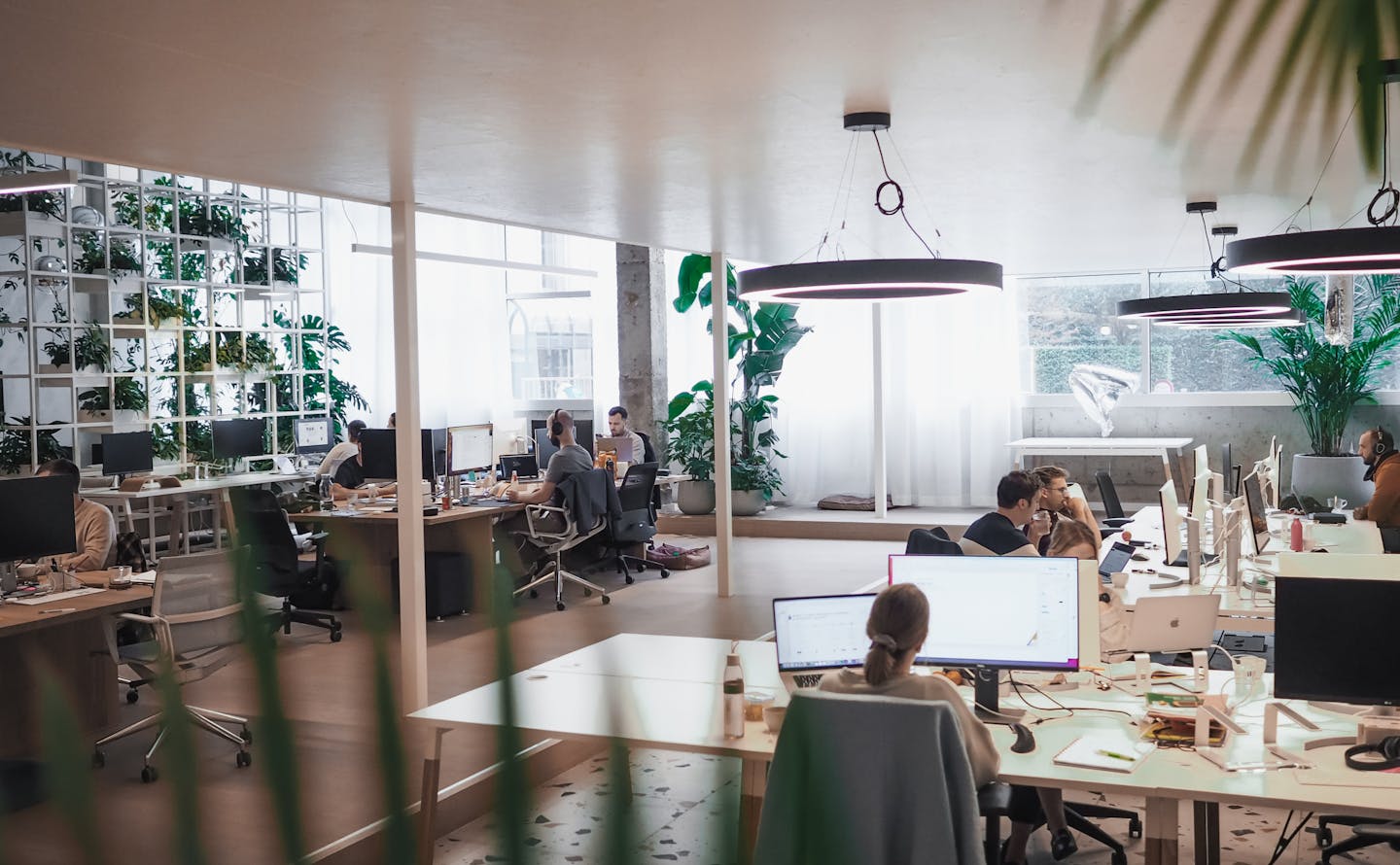 overview photo of people working in the Craftzing Antwerp office