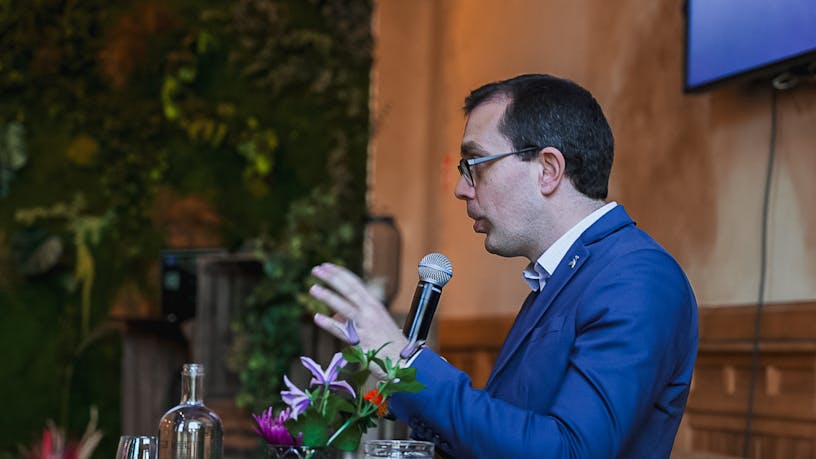 CEO Roeland tegenbos speaking