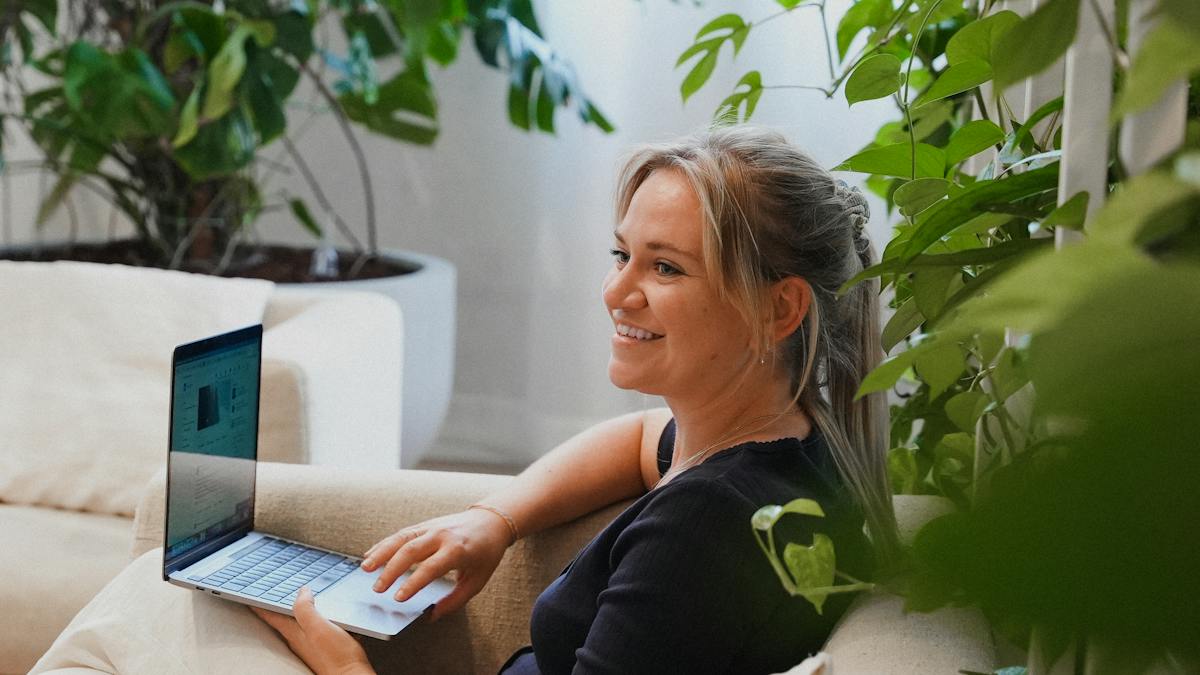 Service Designer Female Craftzing people: Service designer Charlotte - Craftzing