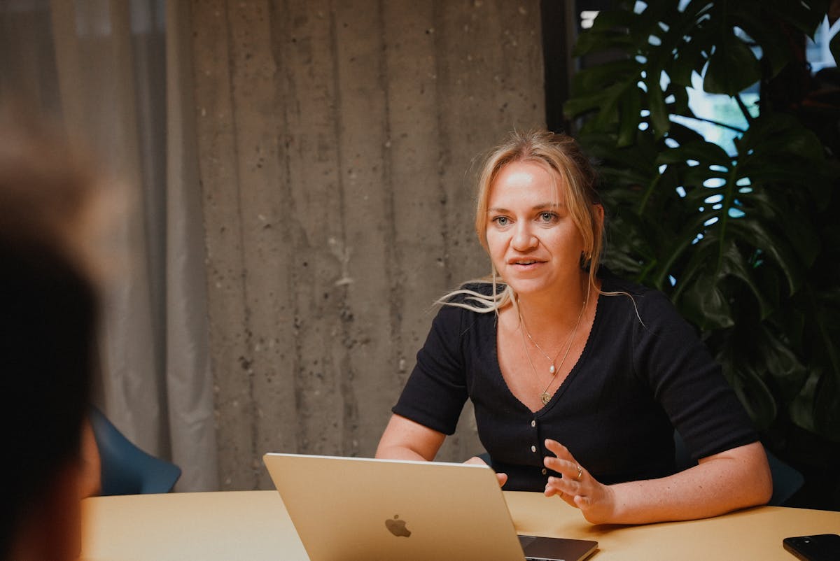 Woman explaining something at a meeting table