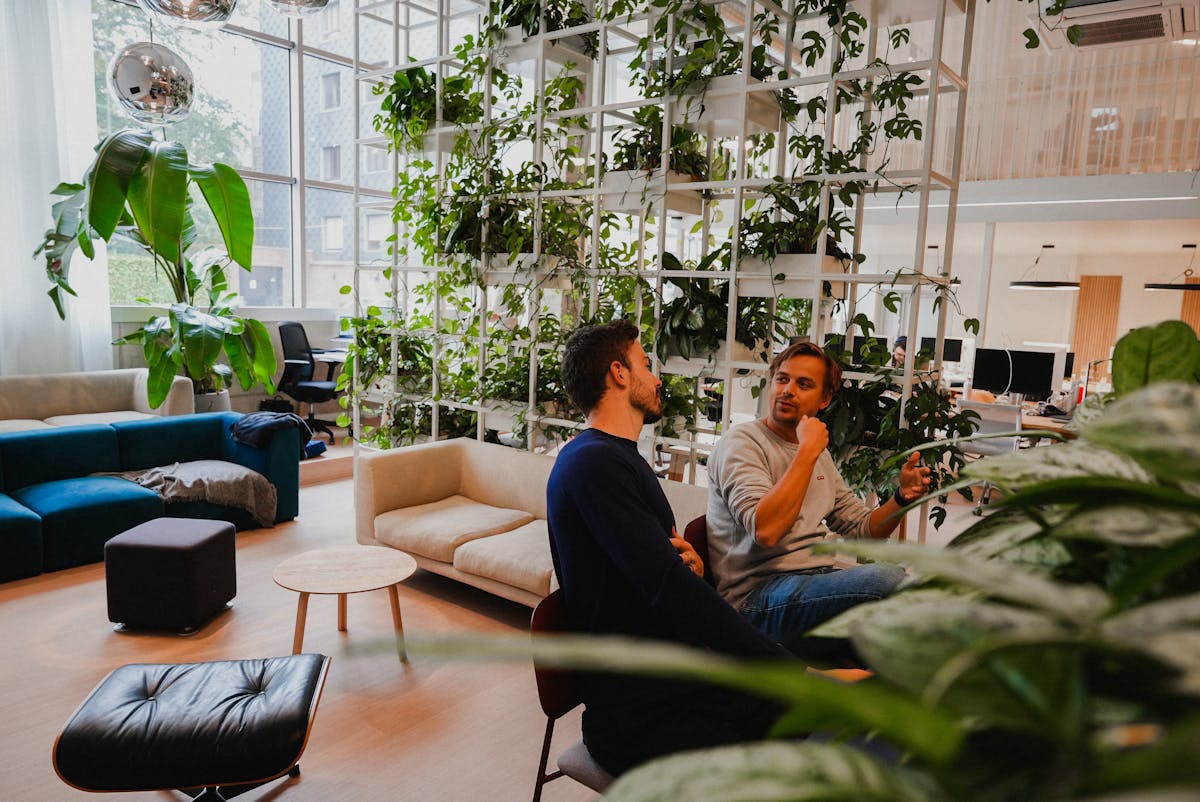 Craftzing colleagues sitting and talking in our office