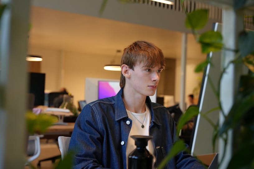 Craftzing colleague Tommy working on a computer