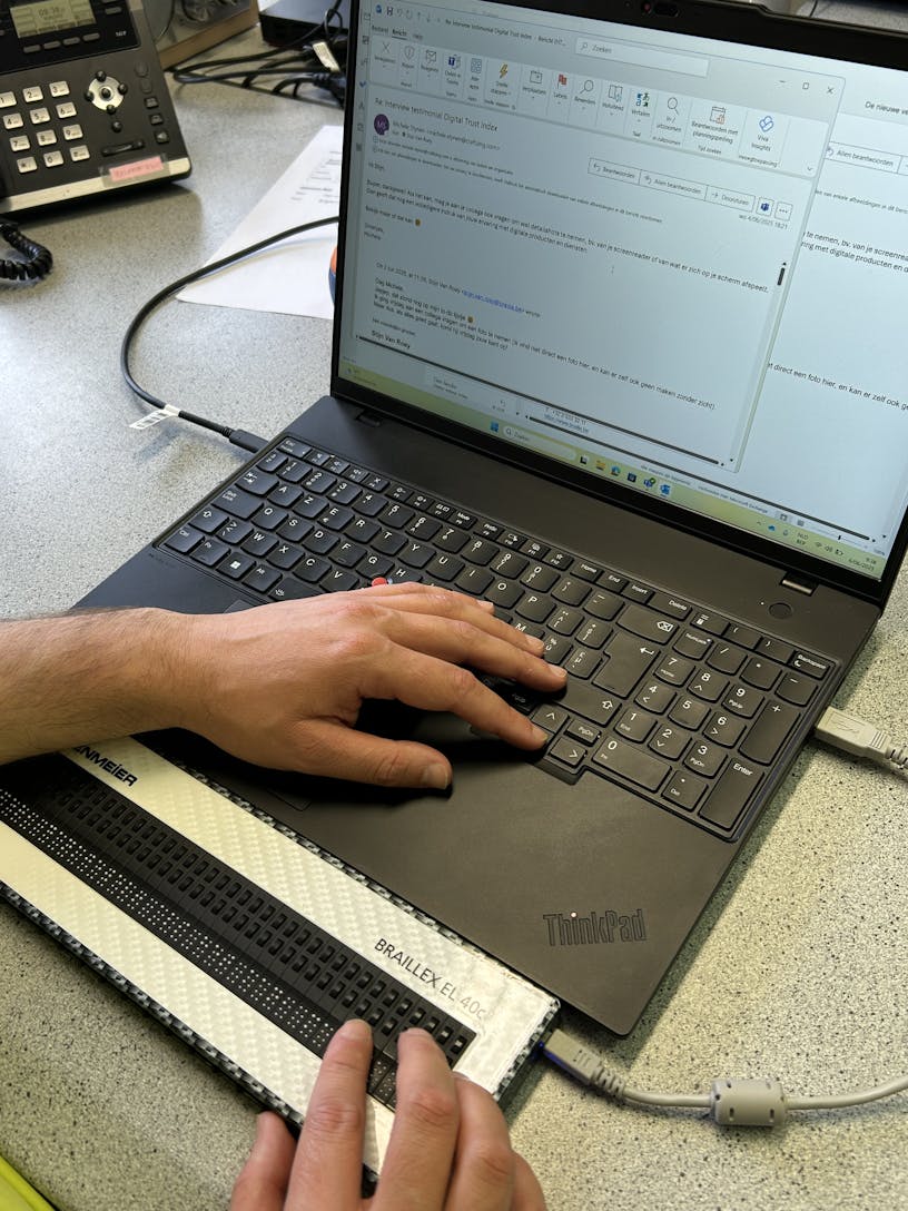 Detail shot of Stijn's hands while he is using his laptop and screenreader.