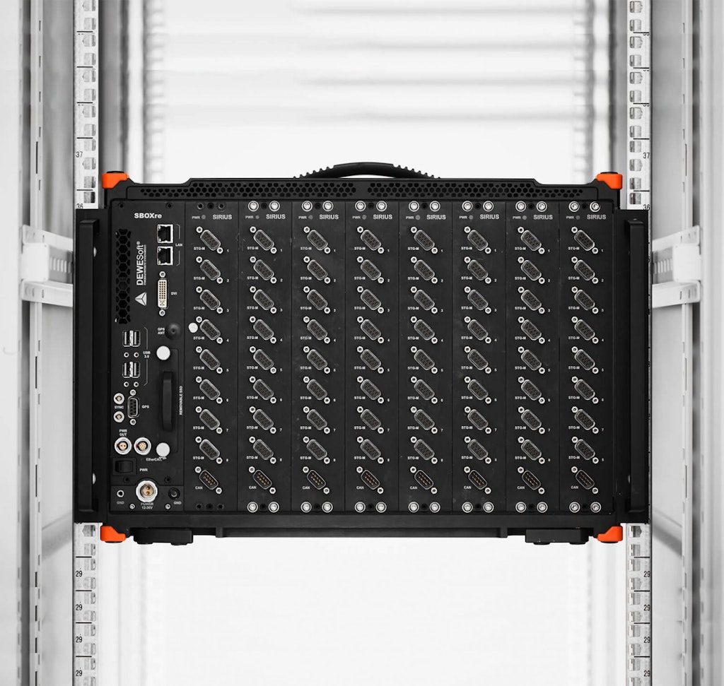 Abb. 5: R8rt ist ein hochkanaliges Datenerfassungssystem mit High-End-Signalkonditionierung, leistungsstarkem Computer, SSD-Datenlogger und Datenausgabe mit niedriger Latenz an EtherCAT-Echtzeit-Controller von Drittanbietern