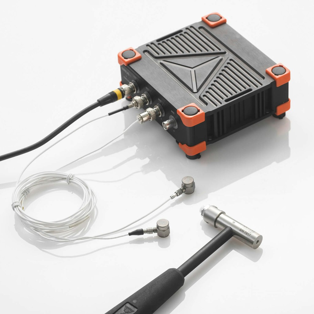 Two accelerometers and modal hammer connected to Dewesoft DAQ system