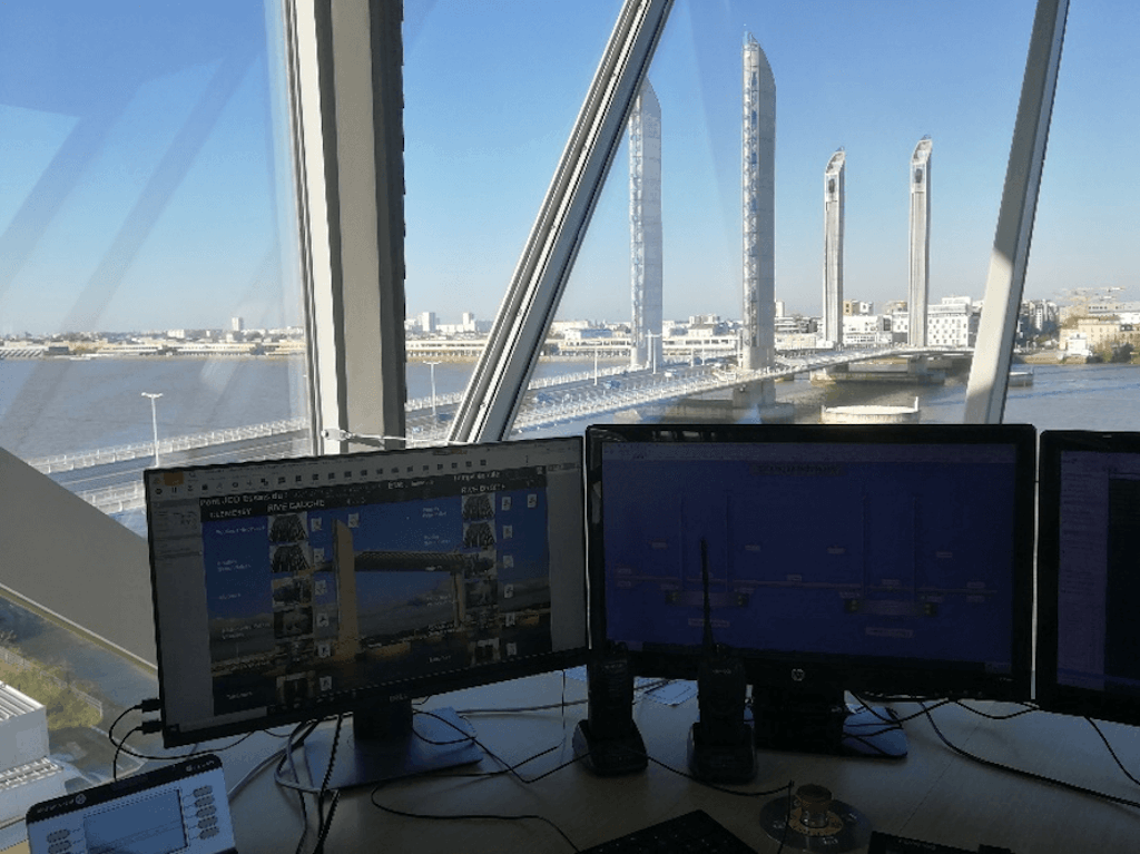 Figure 6.: Operator view from the control center of the Chaban-Delmas bridge in Bordeaux, France.