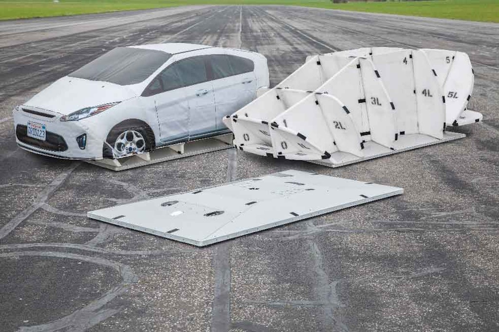 ADAS soft targets - guided moving platform and soft car model in 1:1 size