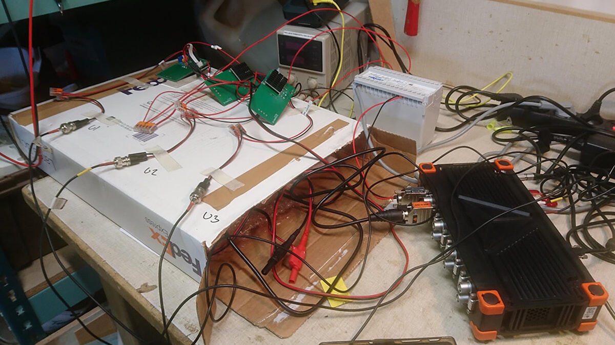 Mesurement setup voltage amplifier andfrequency transducers