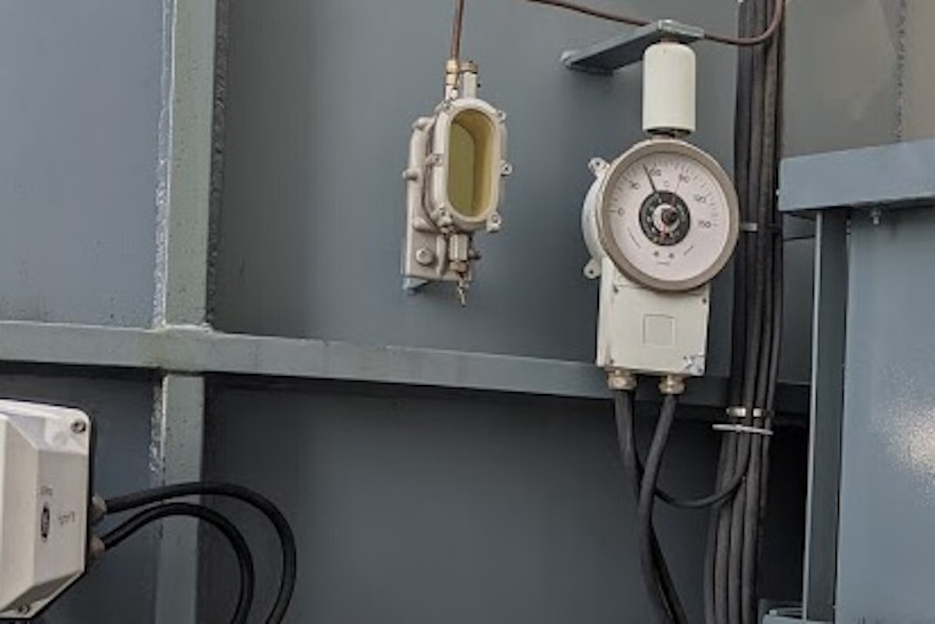 Figure 5. The measurement position behind the reactor pressure indicator.