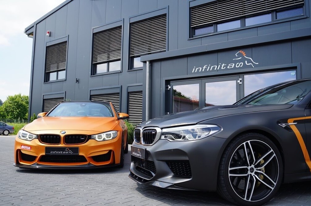 Figura 2. El BMW M5 actual se modifica a un huracán en GP Infinitas para establecer nuevos récords: la tecnología de medición de Dewesoft ayuda con el desarrollo y el análisis de combustión.