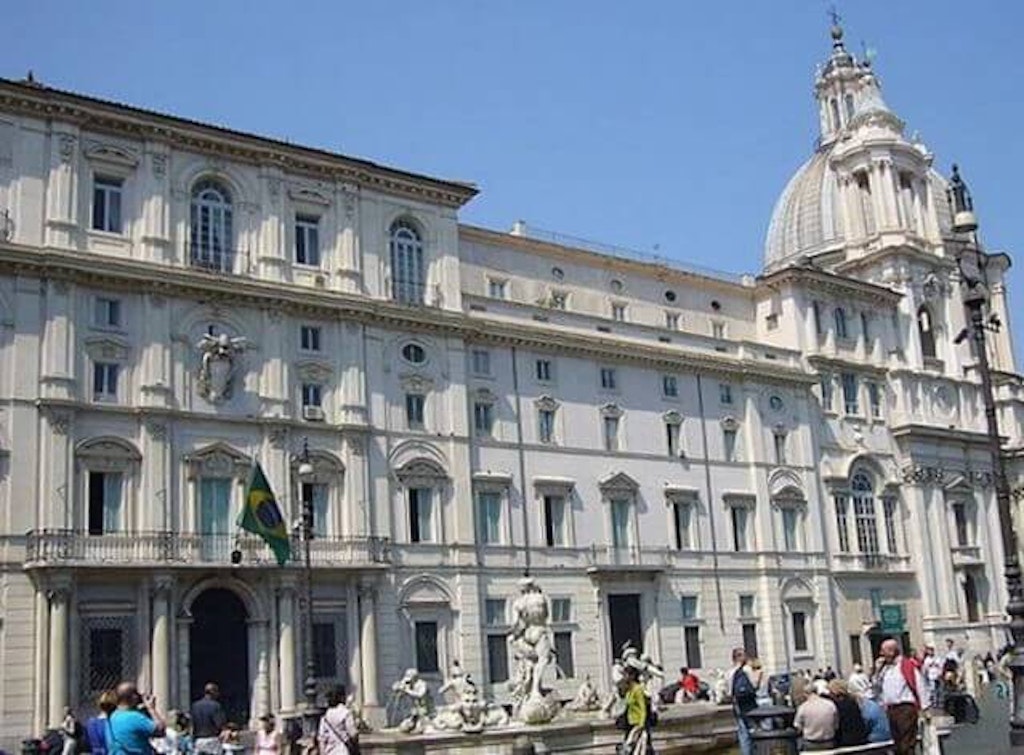 Figure 14. Palazzo Pamphilj with a glimpse of Piazza NavonaFigura 14. Palazzo Pamphilj con uno scorcio di Piazza Navona