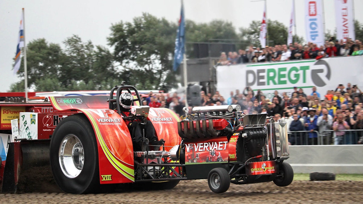 Tractor pulling sport