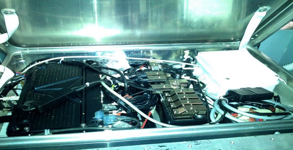 The Dewesoft data acquisition systems mounted on the model to be tested